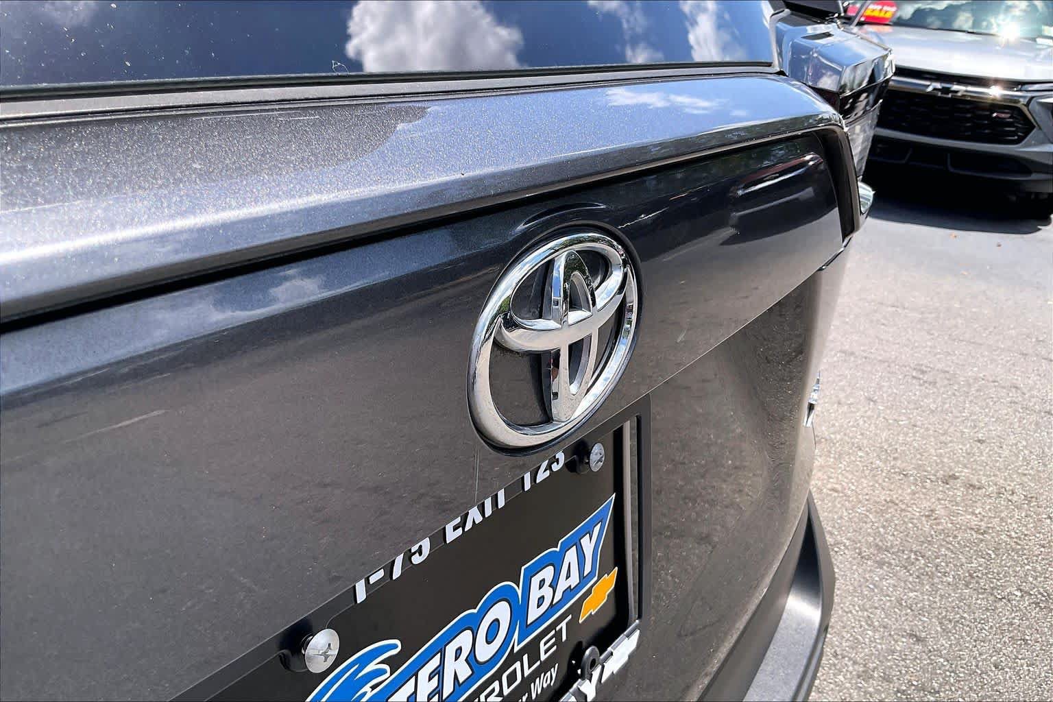 Used 2020 Toyota RAV4 XLE Premium FWD image 10