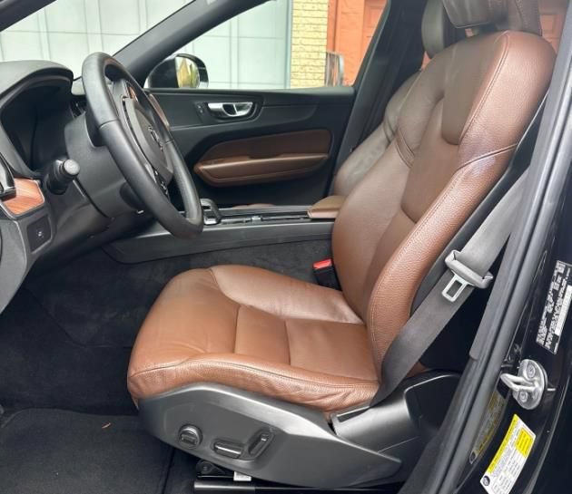 Used 2023 Volvo XC60 B5 Plus w/ Climate Package AWD/4WD image 6