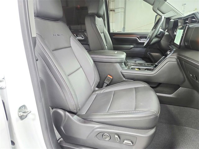 Used 2025 GMC Sierra 3500 Denali w/ Technology Package image 39