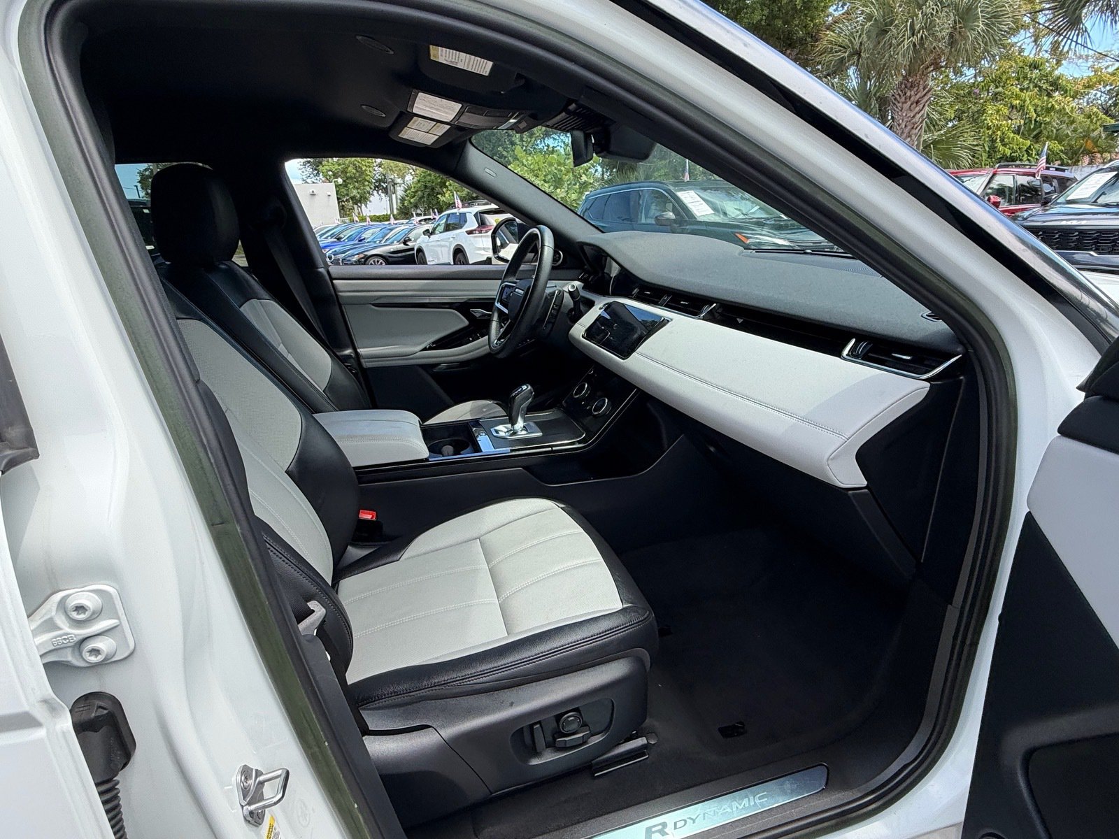 Used 2023 Land Rover Range Rover Evoque R-Dynamic SE AWD/4WD image 17