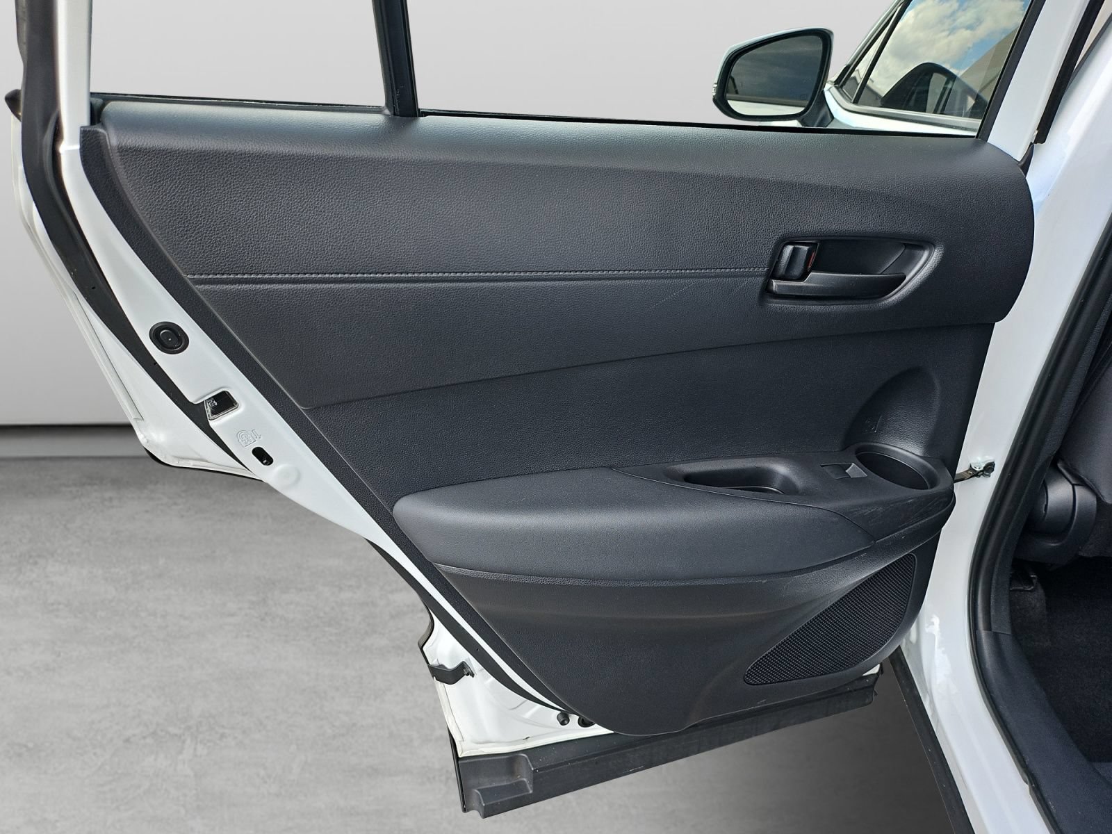 Used 2024 Toyota Corolla Cross LE w/ Moonroof Package FWD image 36