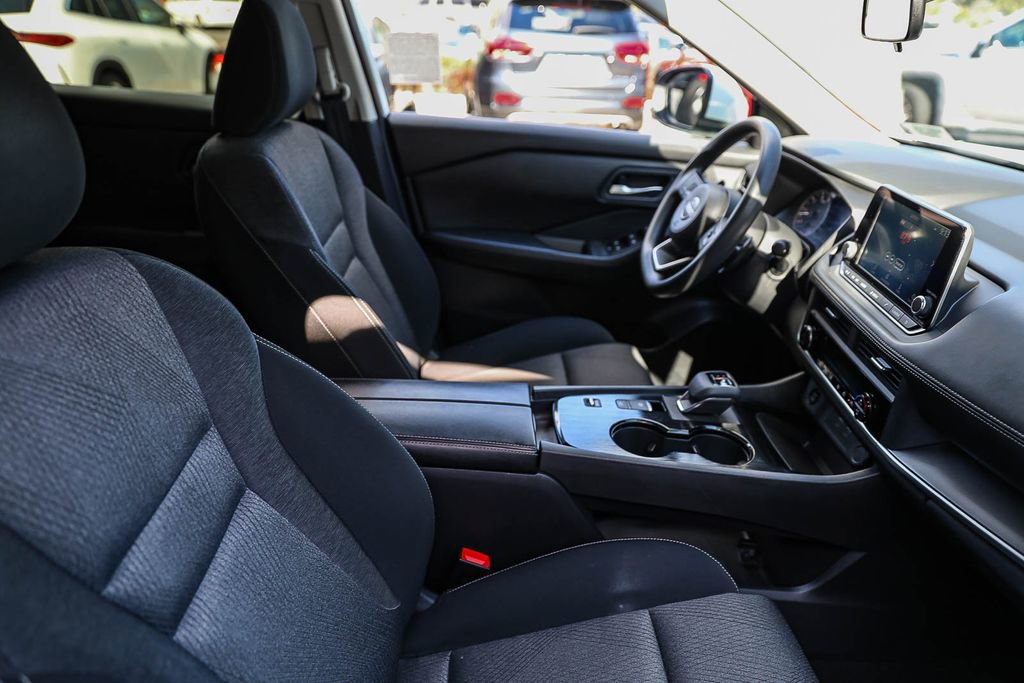 Used 2024 Nissan Rogue SV FWD image 12