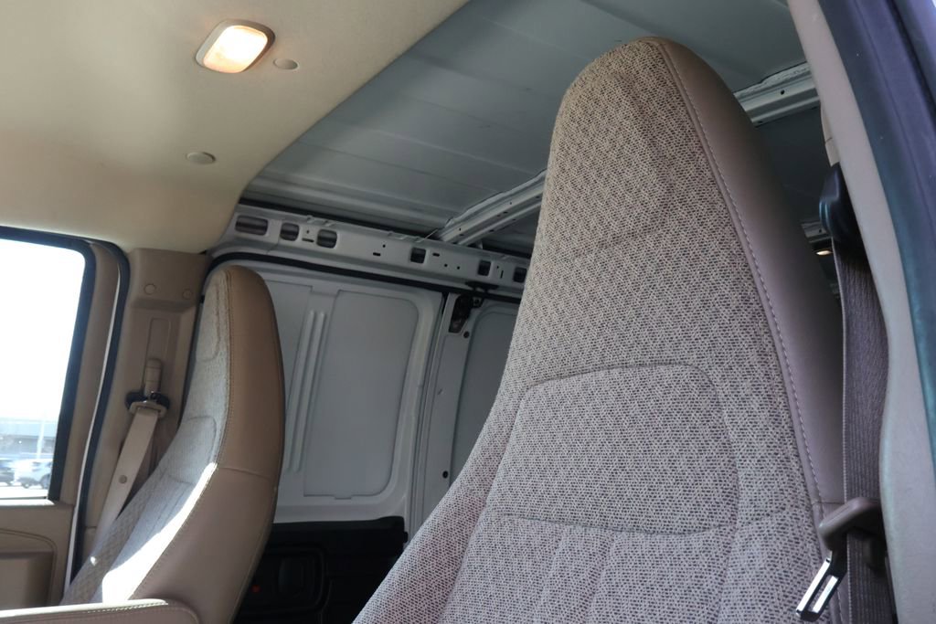 Used 2022 Chevrolet Express 3500 w/ Driver Convenience Package image 17