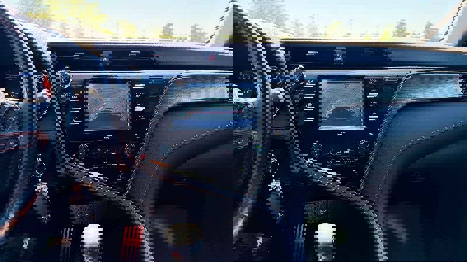 Used 2020 Toyota Camry SE image 34