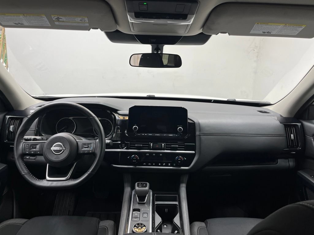 Used 2025 Nissan Pathfinder SV AWD/4WD image 16