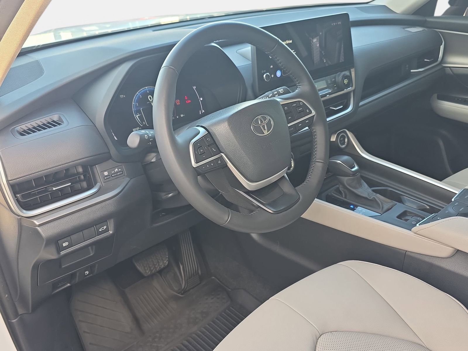 Used 2025 Toyota Grand Highlander AWD image 17