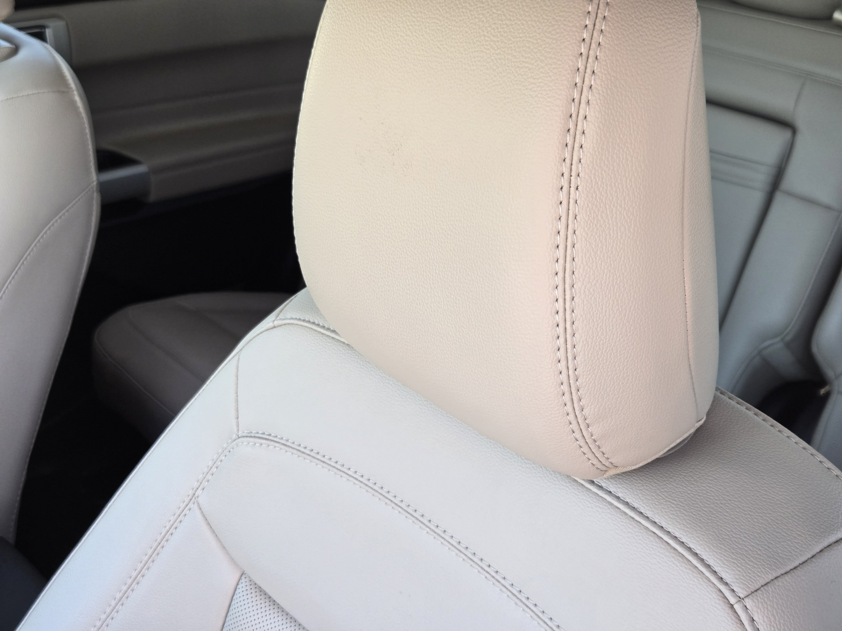 Used 2023 Ford Explorer Limited w/ Limited Technology Package RWD image 19
