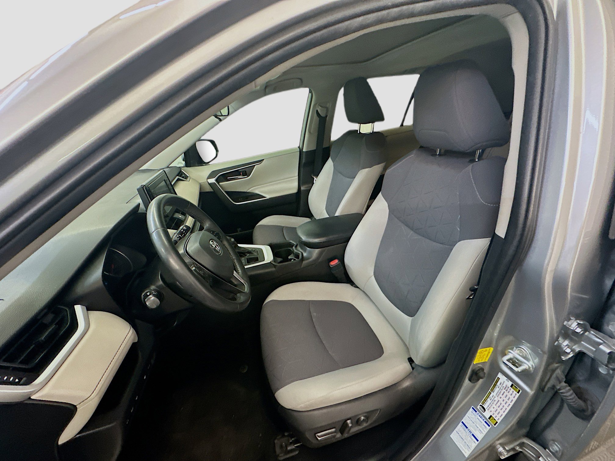 Used 2019 Toyota RAV4 XLE w/ Convenience Package AWD/4WD image 13