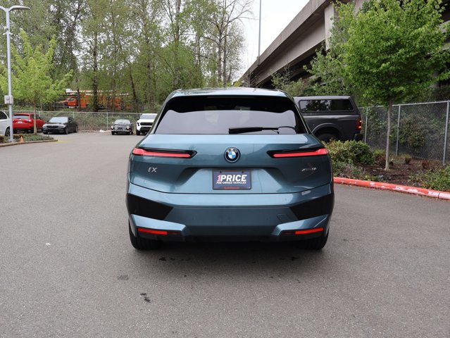 Used 2024 BMW iX xDrive50 w/ Premium Package image 9