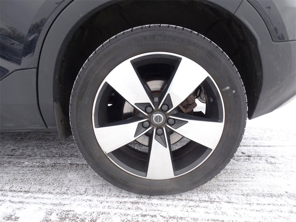 Used 2021 Volvo XC40 T5 Momentum w/ Premium Package image 10