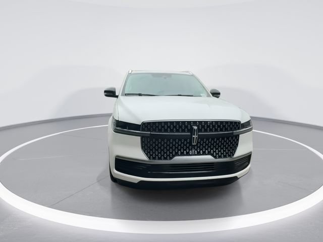 New 2027 Lincoln Navigator Reserve AWD/4WD image 3