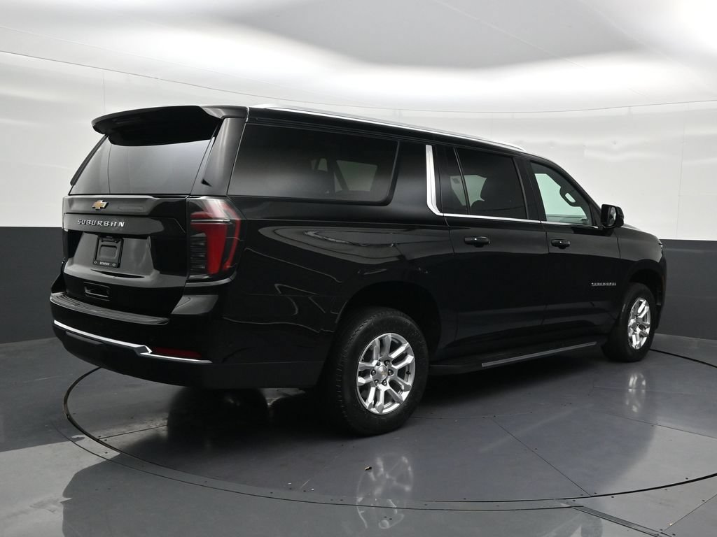 Used 2025 Chevrolet Suburban LS RWD image 5