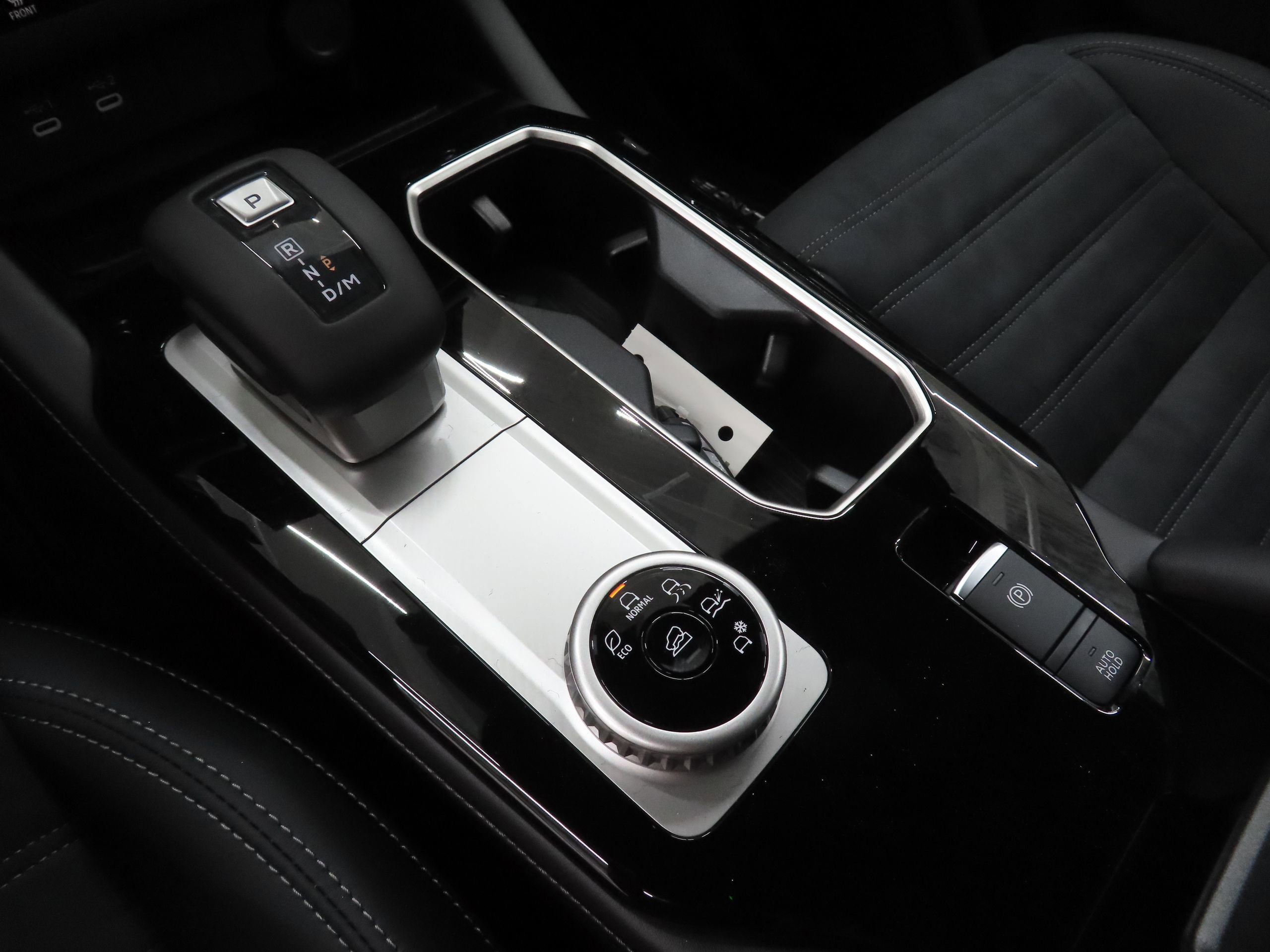 New 2026 Mitsubishi Outlander LE image 15