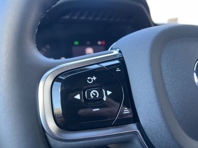 Certified 2025 Volvo XC90 B6 Ultra w/ Lounge Package image 33