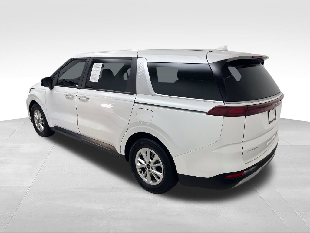 Used 2023 Kia Carnival LX FWD image 3