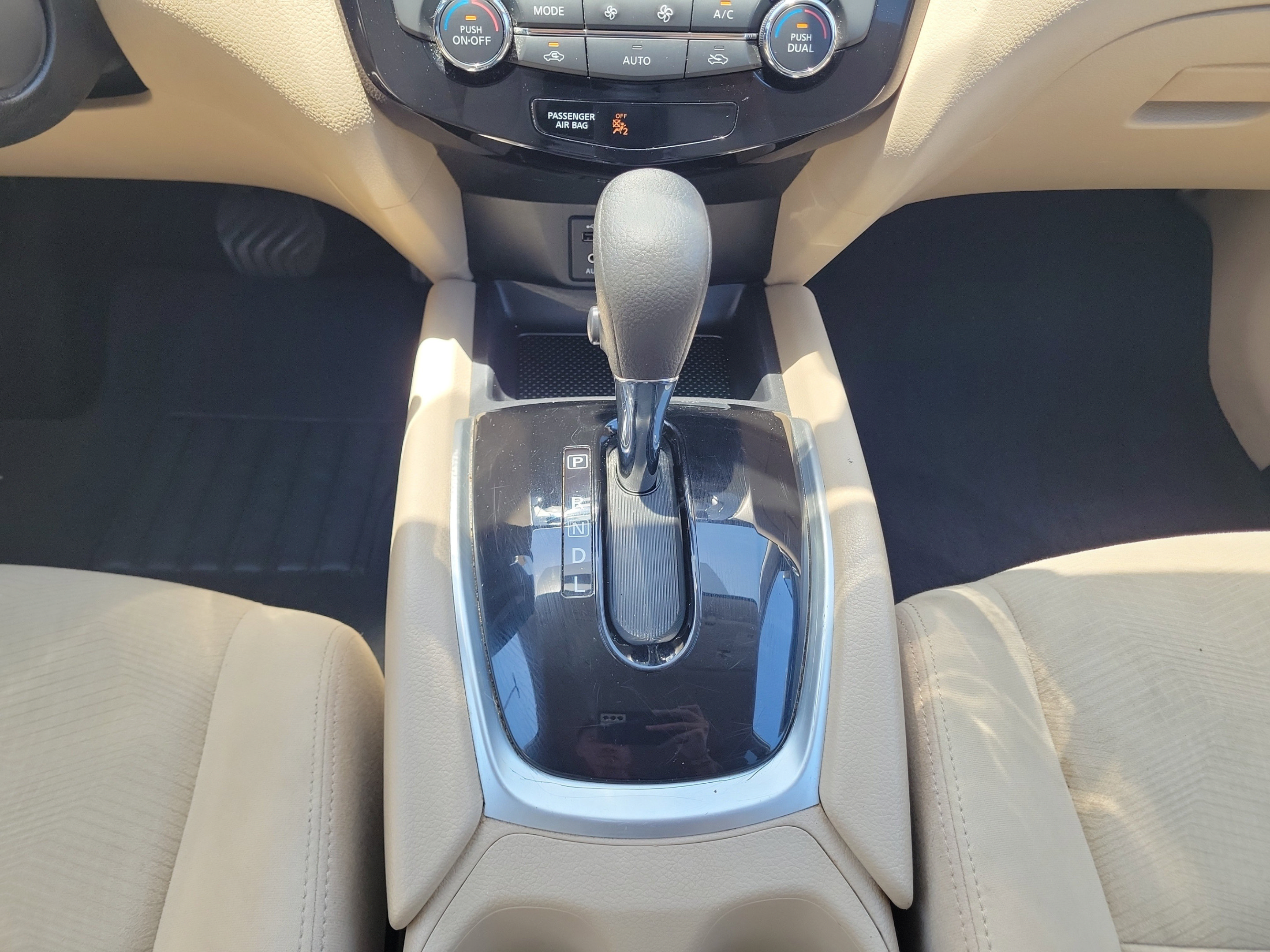 Used 2016 Nissan Rogue SV FWD image 15