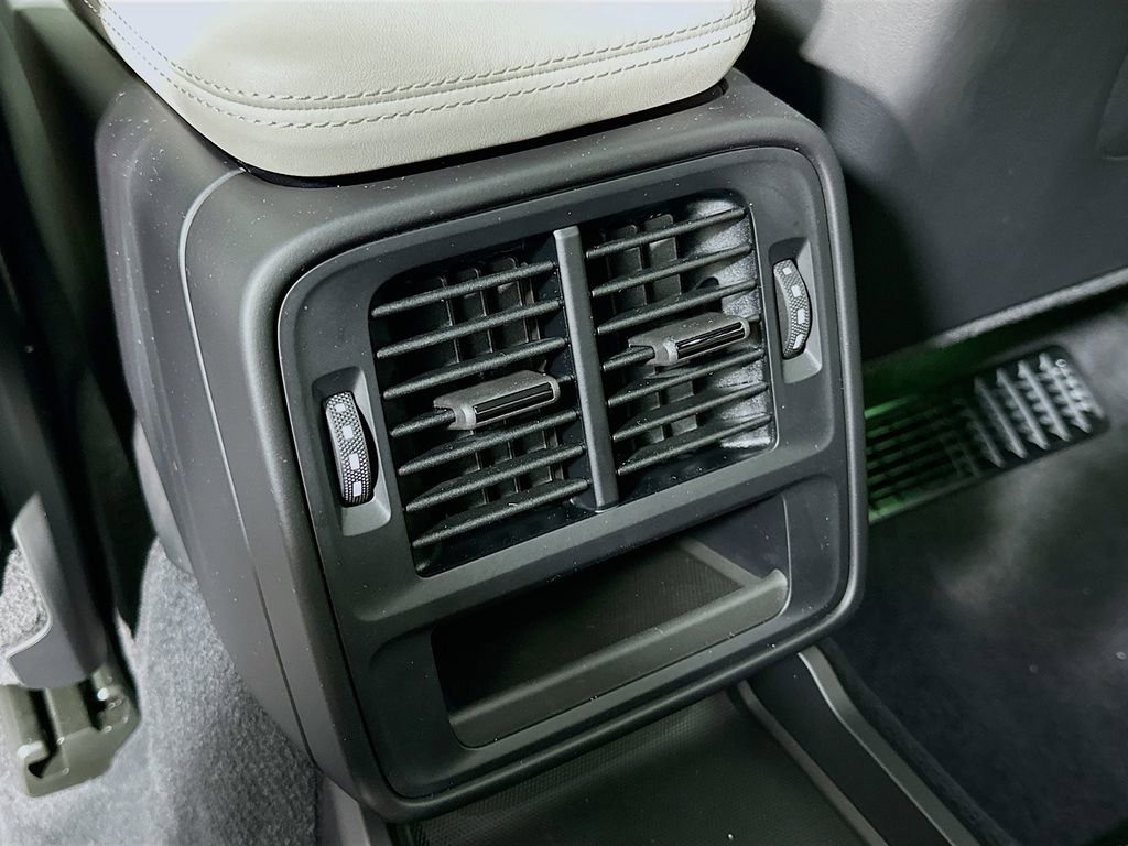 New 2025 Porsche Taycan image 27