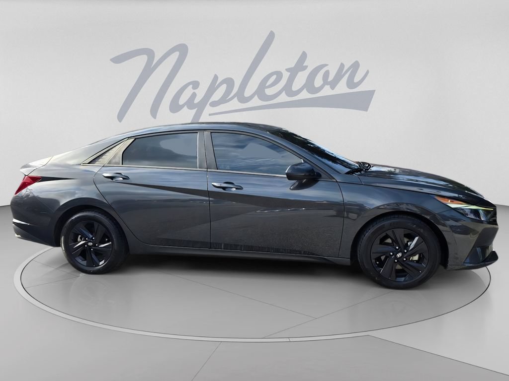 Used 2022 Hyundai Elantra SEL FWD image 3