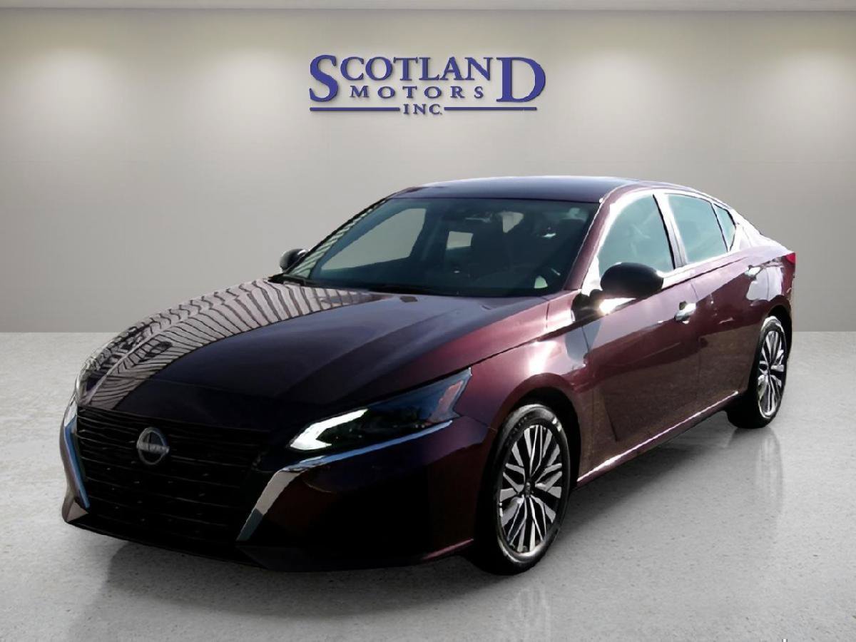 Used 2025 Nissan Altima 2.5 SV FWD image 2