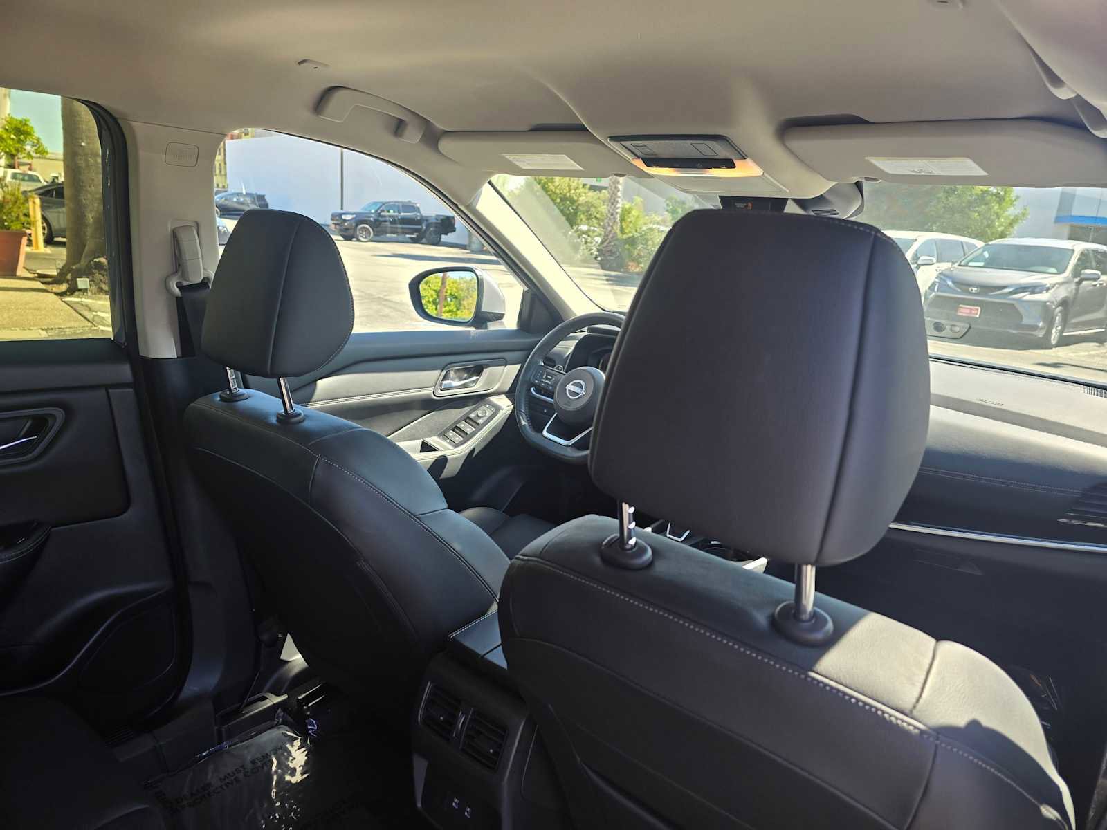Used 2024 Nissan Rogue SL FWD image 15