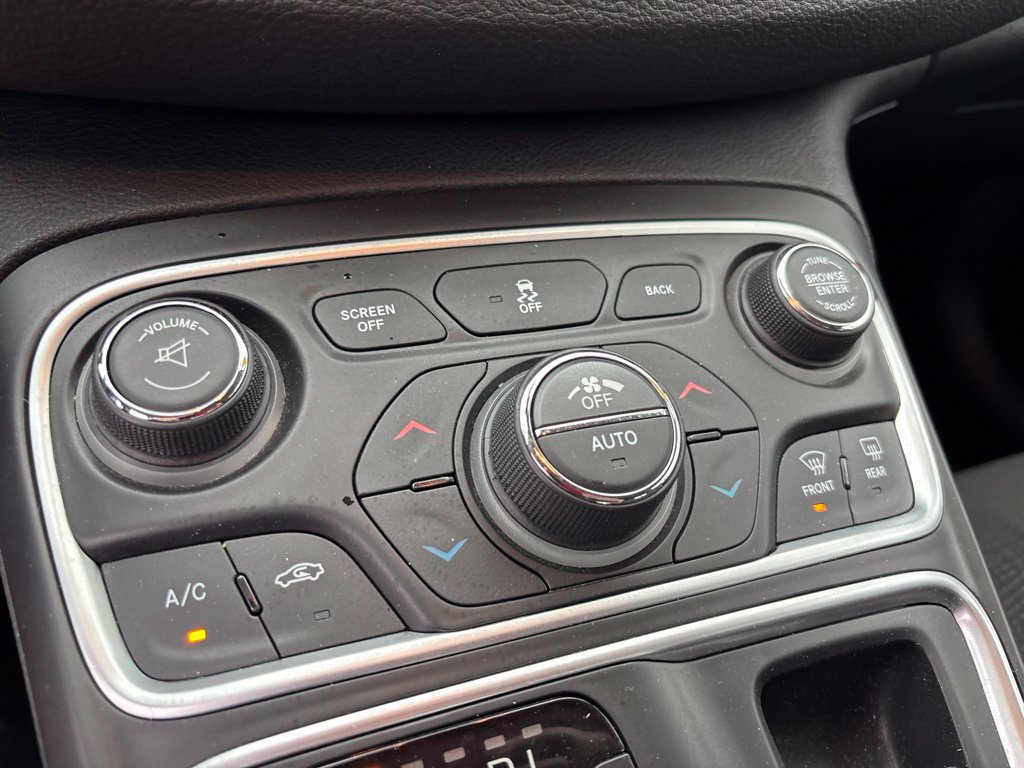 Used 2015 Chrysler 200 Limited w/ Convenience Group FWD image 25