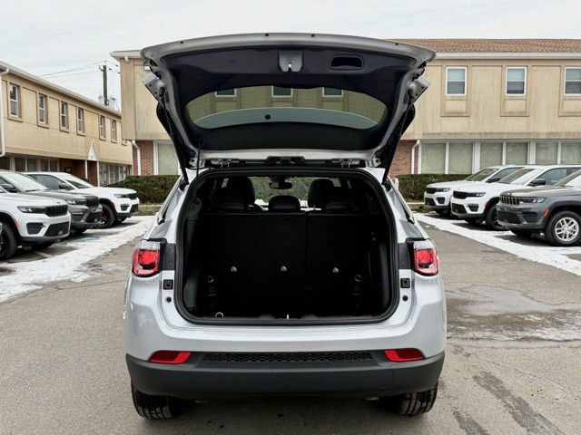 New 2026 Jeep Compass Latitude w/ Sun and Sound Group AWD/4WD image 15