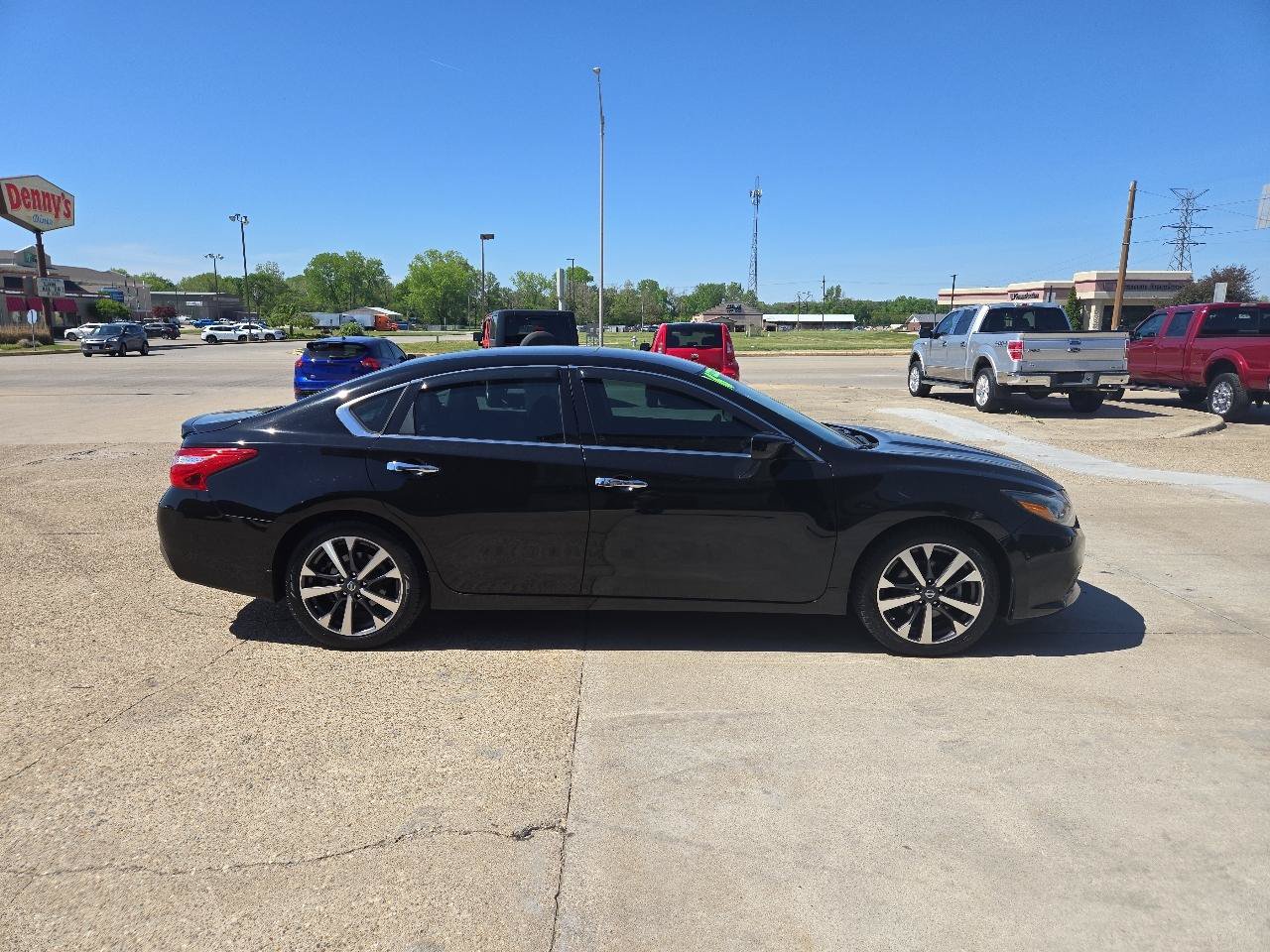 Used 2016 Nissan Altima 2.5 SR FWD image 5