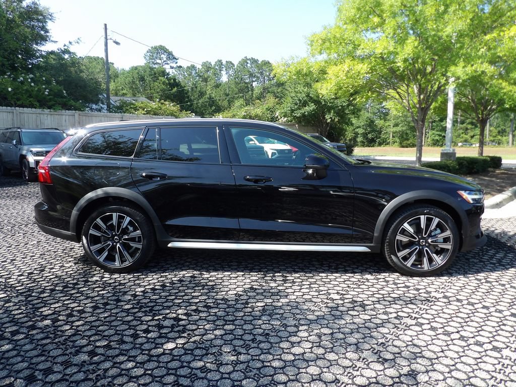 Certified 2026 Volvo V60 B5 Cross Country Ultra AWD/4WD image 5
