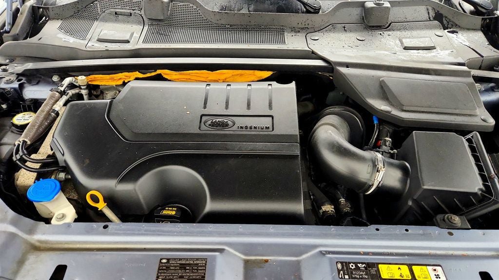 Used 2018 Land Rover Discovery Sport HSE AWD/4WD image 28