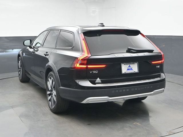Used 2021 Volvo V90 T6 Cross Country w/ Advanced Package image 8