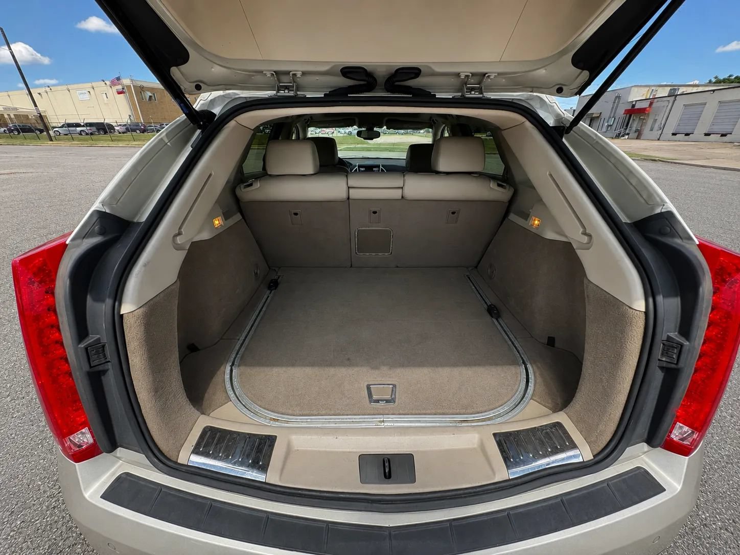 Used 2015 Cadillac SRX Luxury FWD image 11