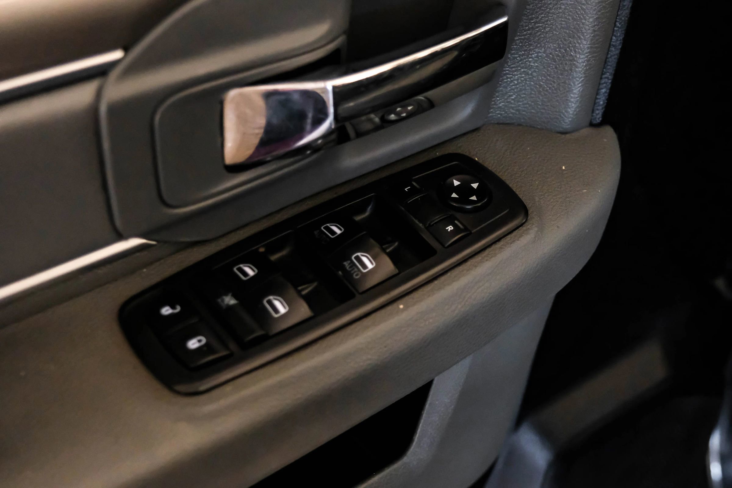 Used 2019 RAM 1500 Classic SLT image 39