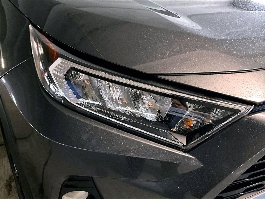 Used 2020 Toyota RAV4 XLE w/ Convenience Package image 28