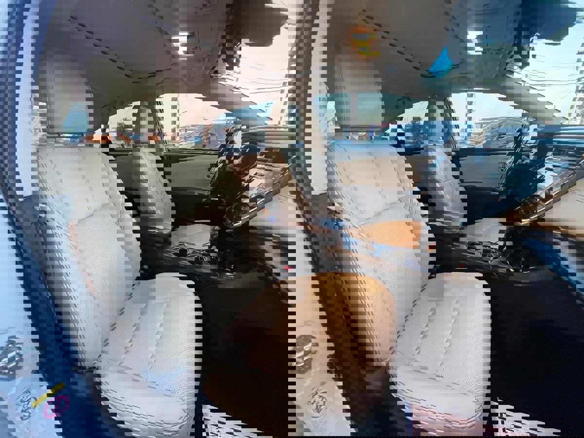 Used 2018 Toyota Avalon Limited FWD image 13