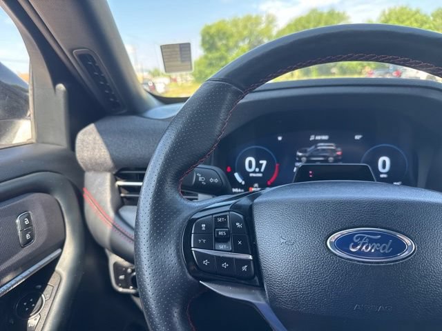 Used 2025 Ford Explorer ST-Line w/ ST-Line Street Pack AWD/4WD image 13