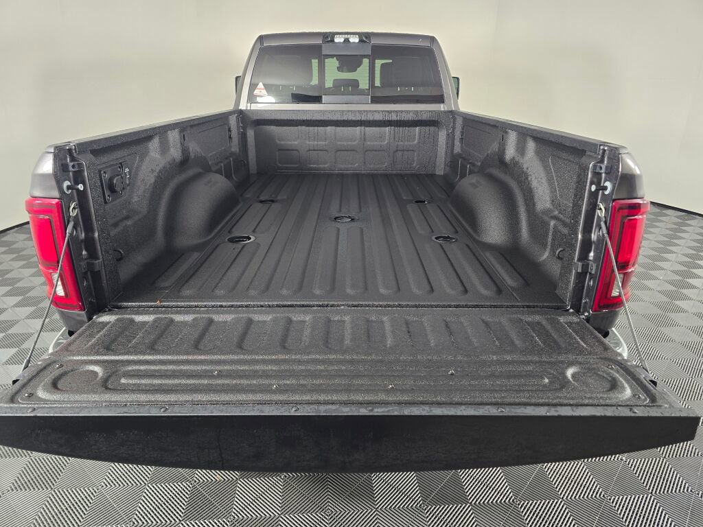 New 2026 RAM 2500 Laramie AWD/4WD image 15