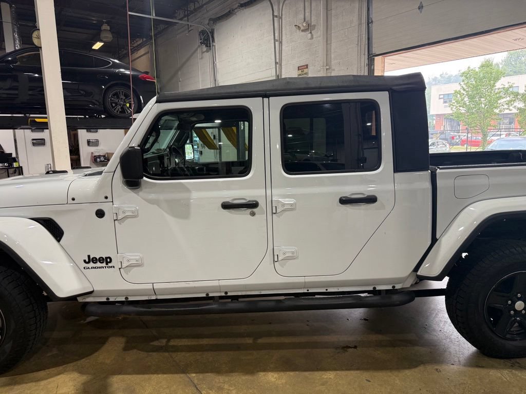 Used 2022 Jeep Gladiator Sport AWD/4WD image 9