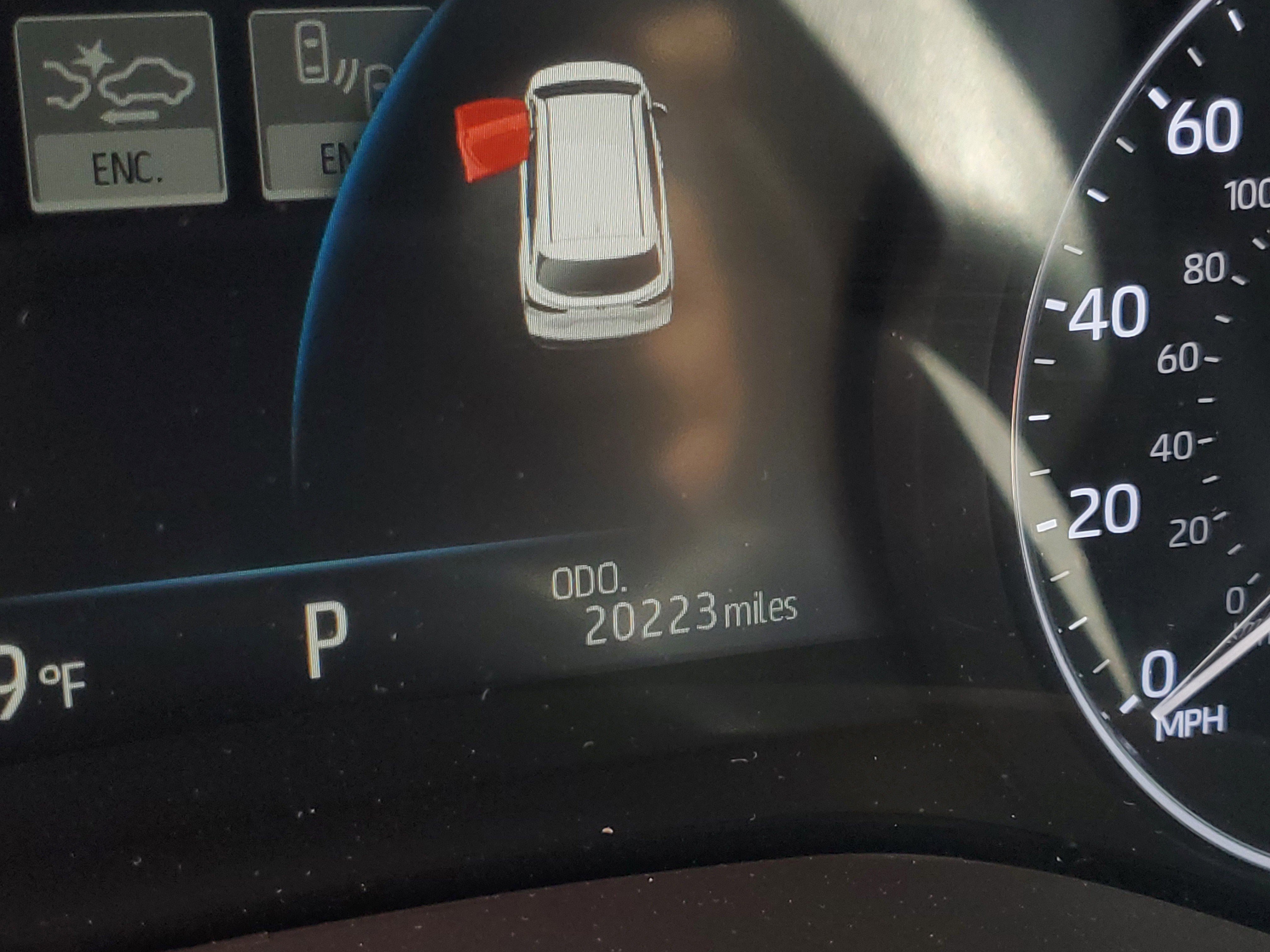 Used 2023 Toyota Sienna Limited image 21