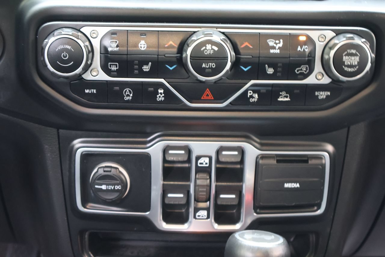 Used 2021 Jeep Wrangler Unlimited Sahara AWD/4WD image 15