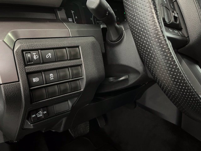 Certified 2025 Toyota Tacoma SR5 AWD/4WD image 14