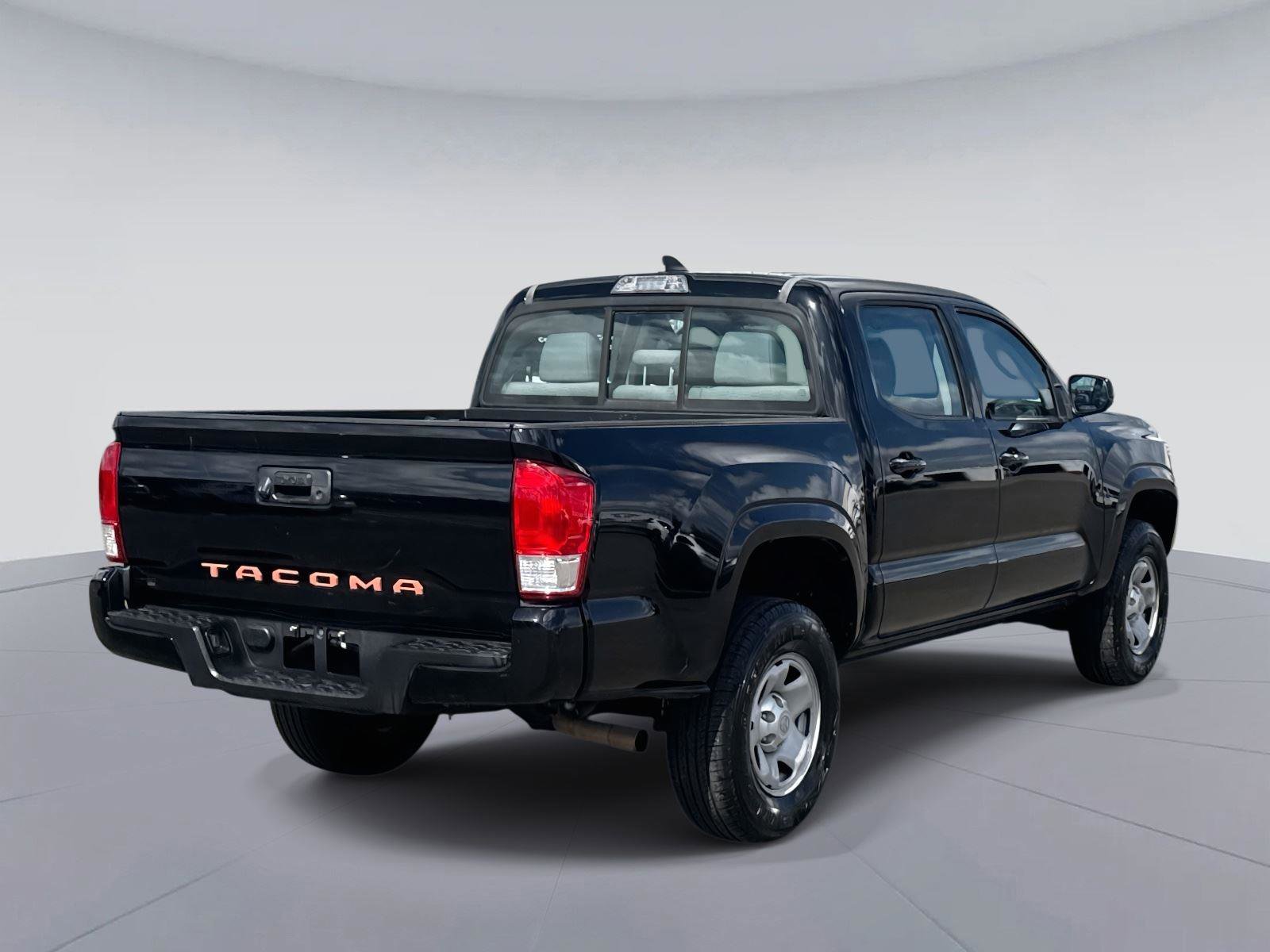 Used 2016 Toyota Tacoma SR image 3