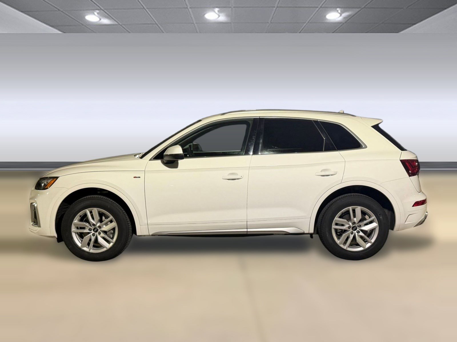 Certified 2023 Audi Q5 2.0T Premium w/ Convenience Package AWD/4WD image 2