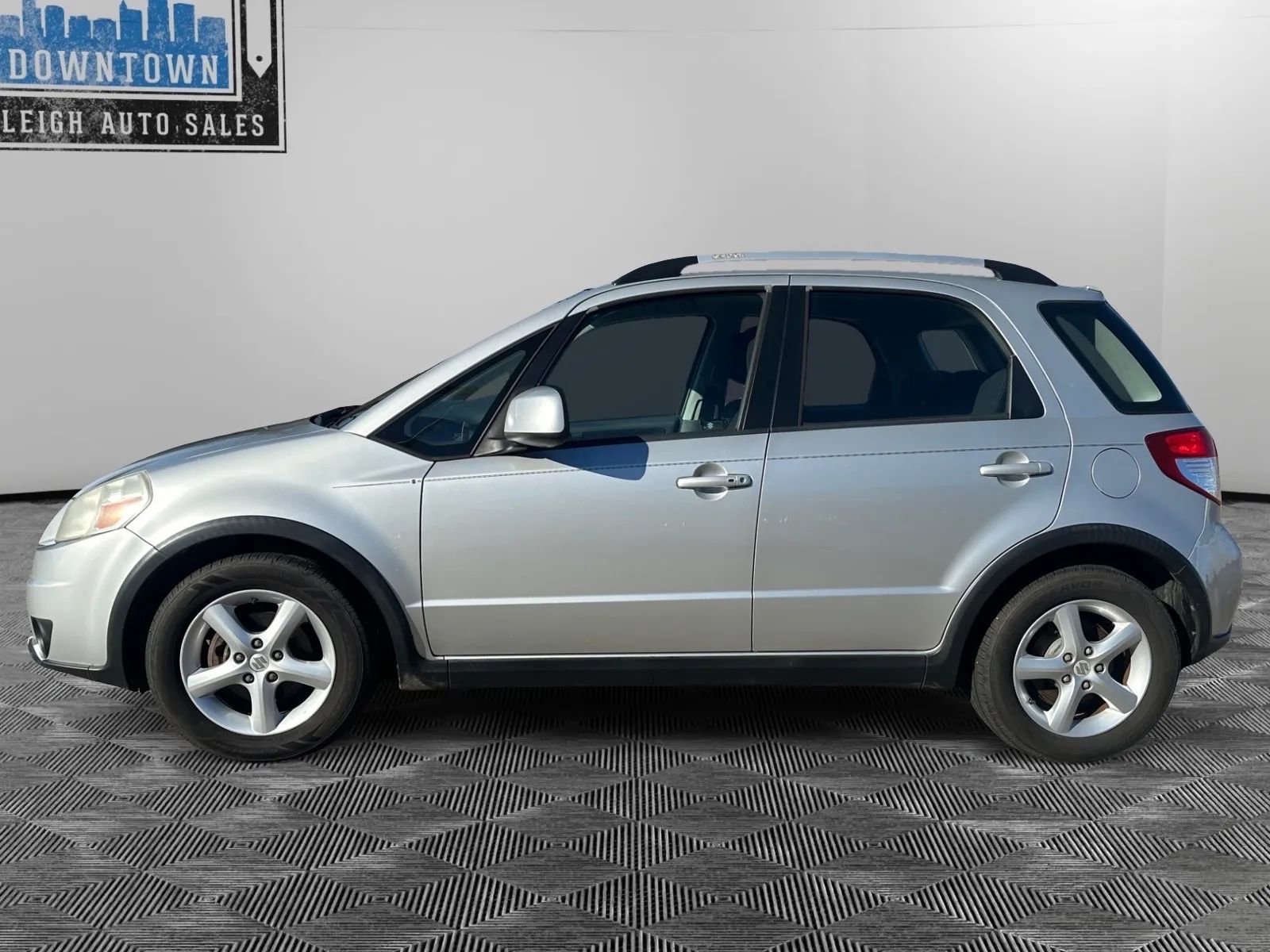 Used 2008 Suzuki SX4 AWD Hatchback w/ Touring Pkg image 9
