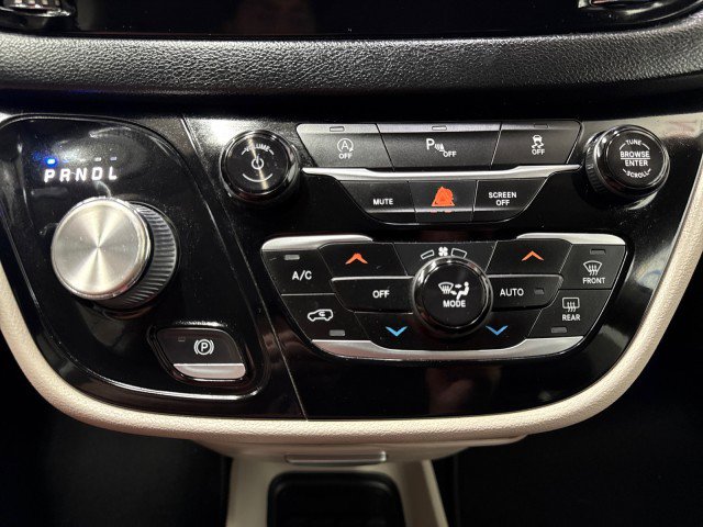 Used 2020 Chrysler Pacifica Touring-L image 24