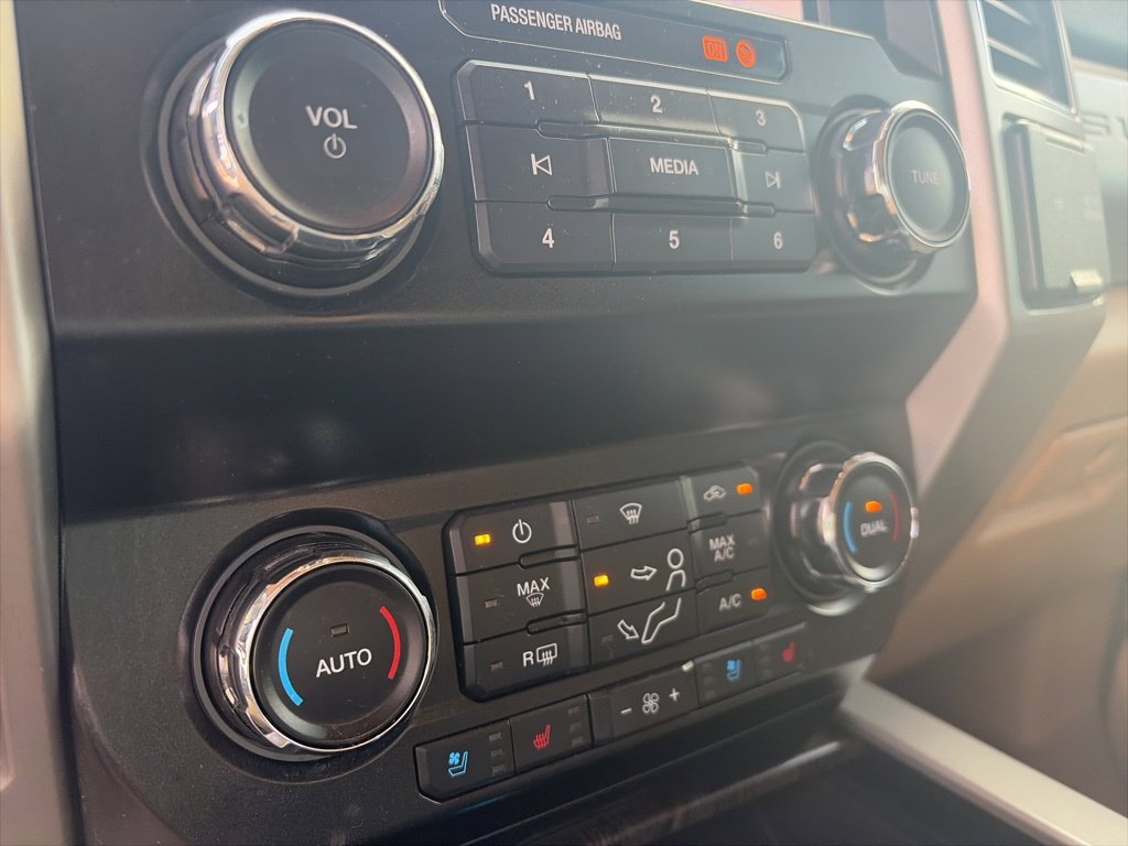Used 2020 Ford F250 Lariat w/ Lariat Ultimate Package AWD/4WD image 18
