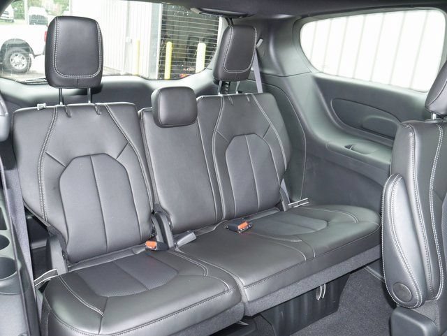 New 2026 Chrysler Pacifica Select AWD/4WD image 23