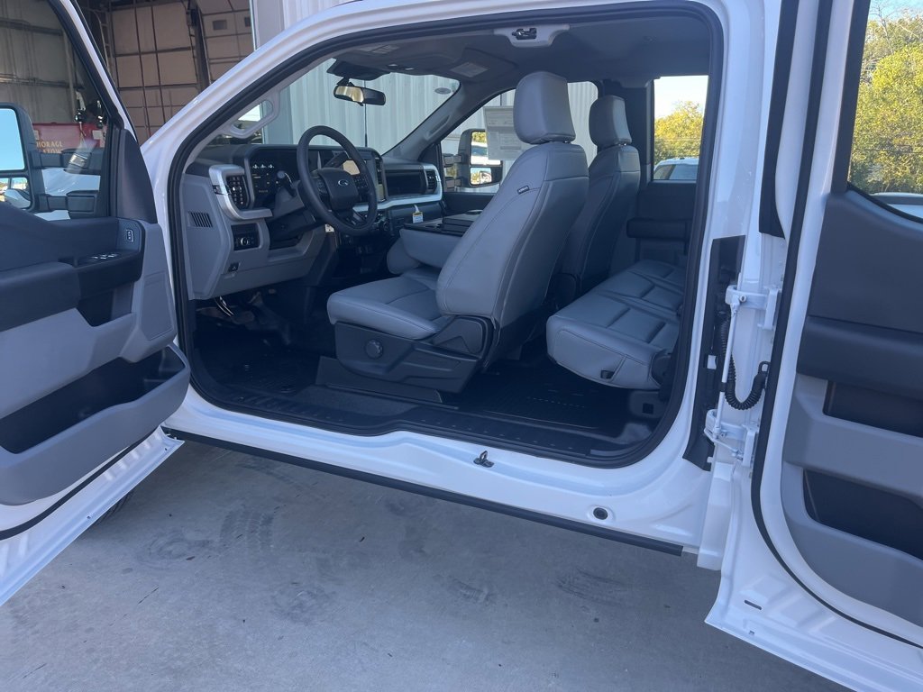 New 2026 Ford F250 XL w/ XL Chrome Package image 12