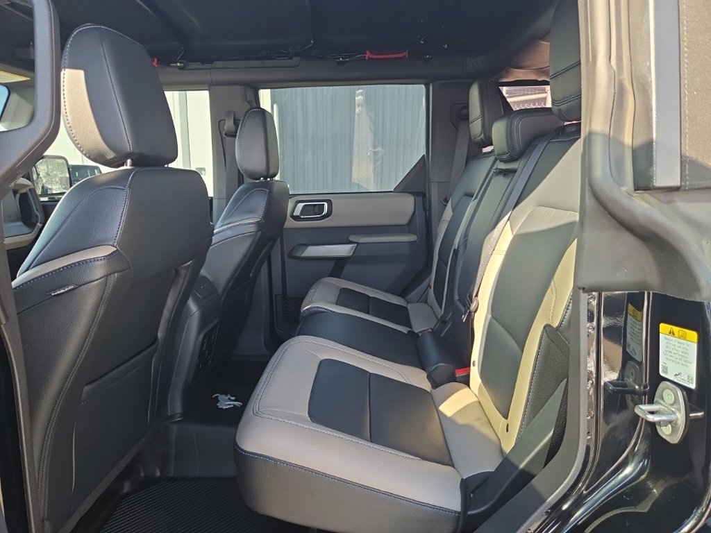 Used 2023 Ford Bronco Wildtrak image 29