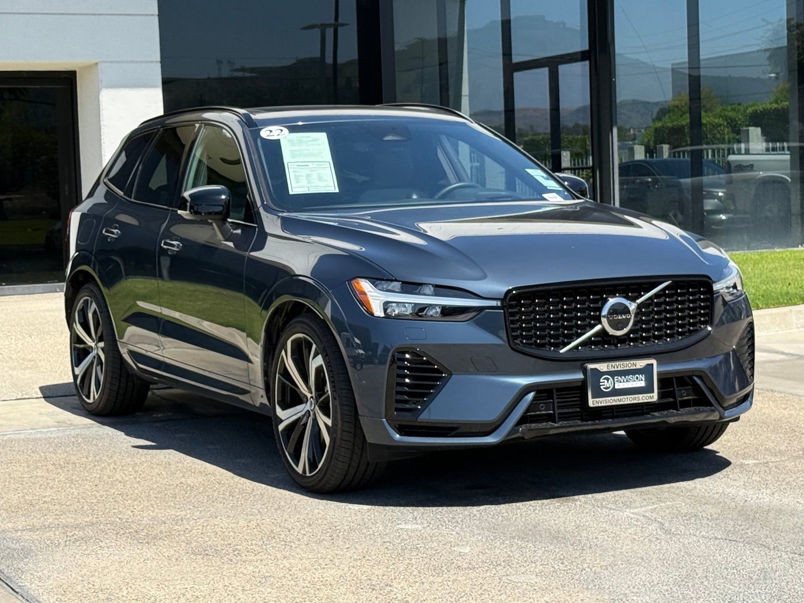 Used 2022 Volvo XC60 T8 R-Design w/ Advanced Package image 9