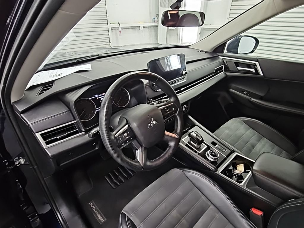 Used 2024 Mitsubishi Outlander SE image 12